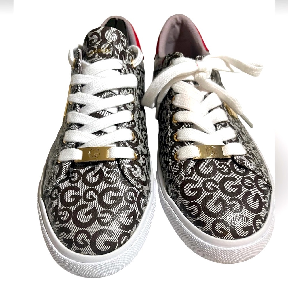 GBG Los Angeles Sneakers. Size 8